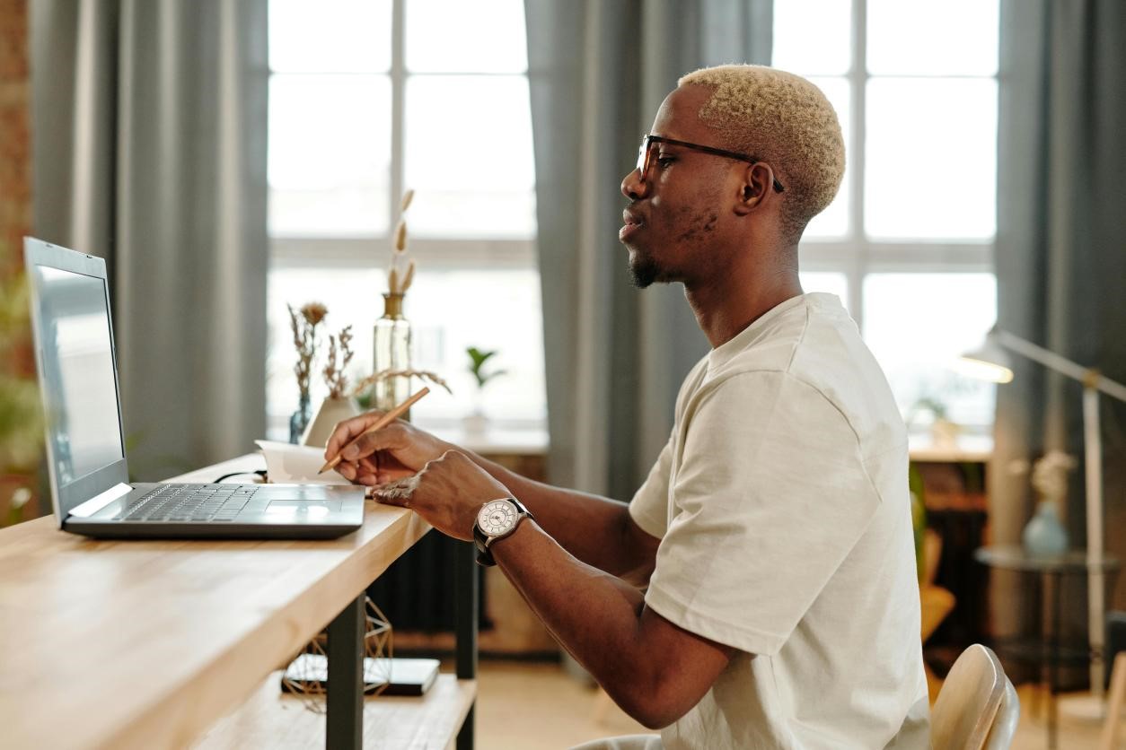 Exploring New Horizons: Online Education for Travel and Culture Enthusiasts