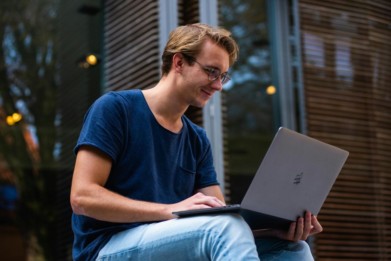Discovering New Hobbies: Online Education for Creative Exploration